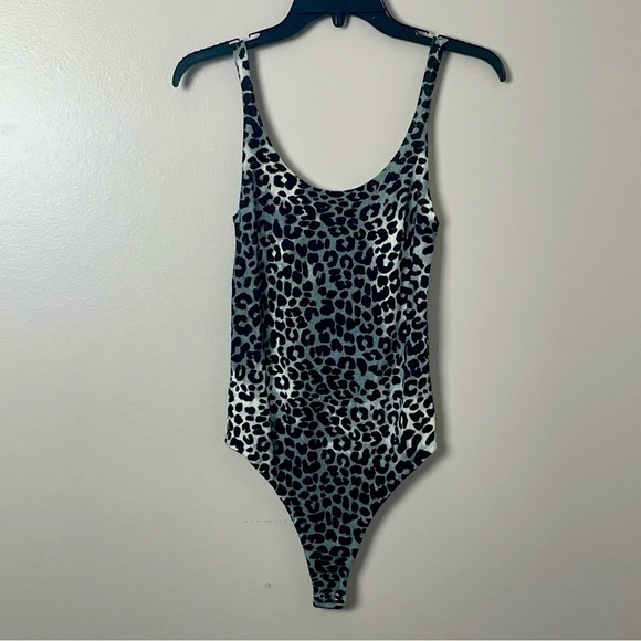 Yummy Sweater Co. Light Bodysuit – Size Small - Picture 1 of 8
